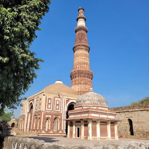 Qutb Minar - Delhi - TravelbugIndia