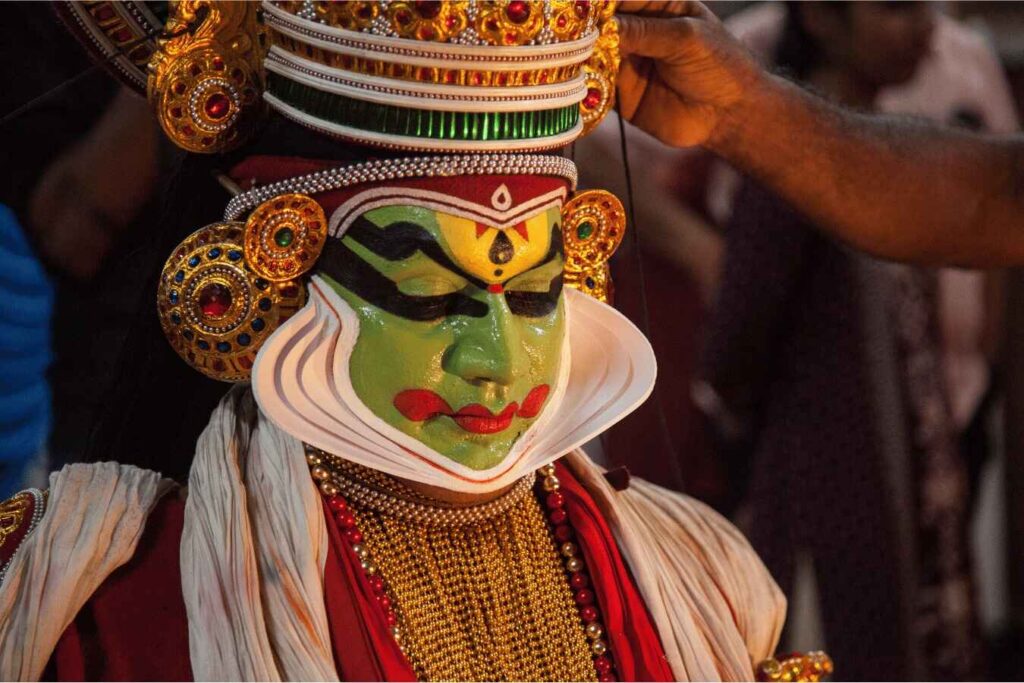 BEST PLACE TO WATCH KATHAKALI IN KERALA