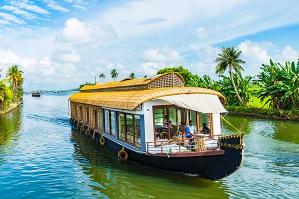 6 Offbeat Stays in Kerala-kerala backwater
