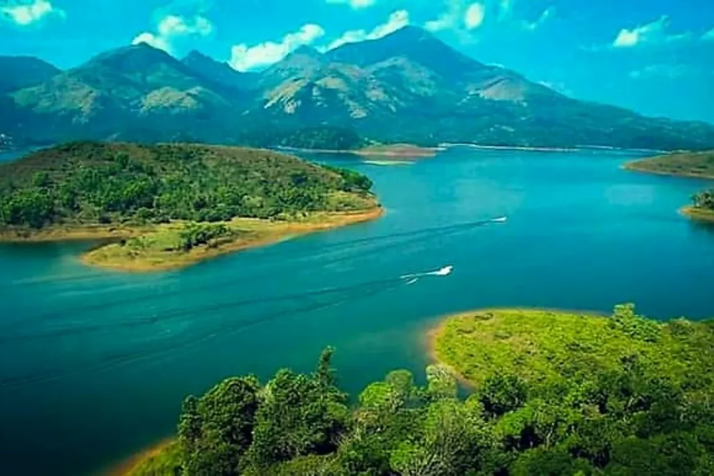 Best 10 Places to Visit in Kerala