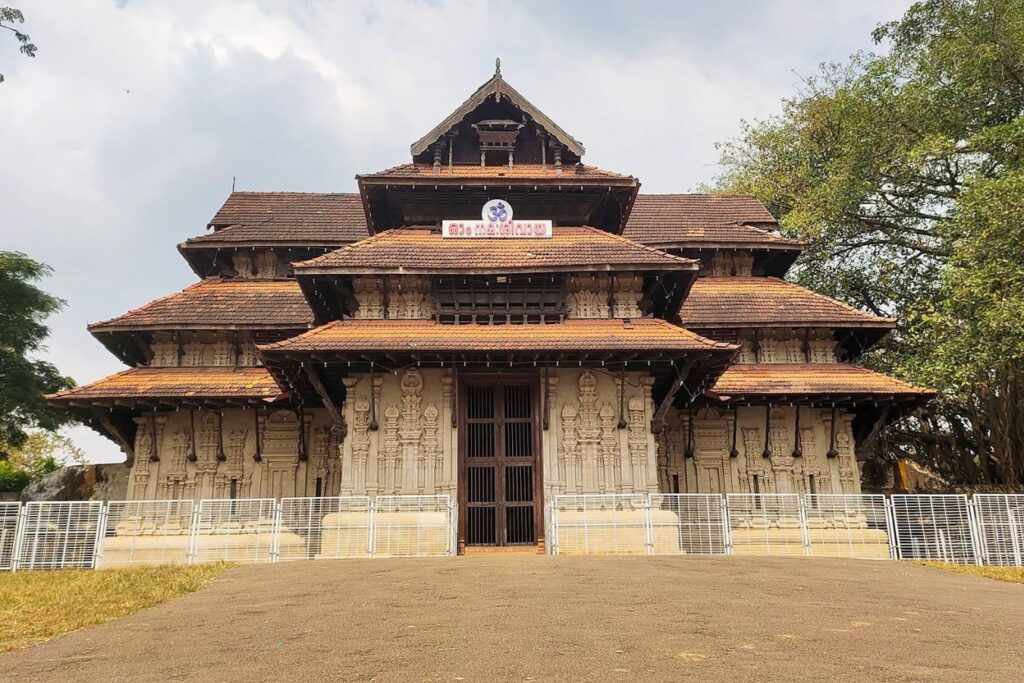 temples-in-kerala-vadakkumvnathan temple